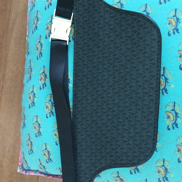 MK Pouch - Picture 2 of 2